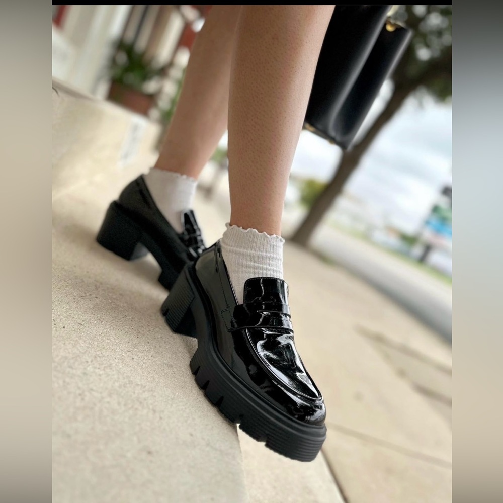 Stuart Weitzman SoHo Loafer (NEW in box)